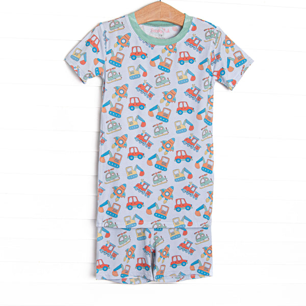 This set&nbsp;is made of the extremely soft, stretchy bamboo viscose fabric that feels like butter and features a transportation print.