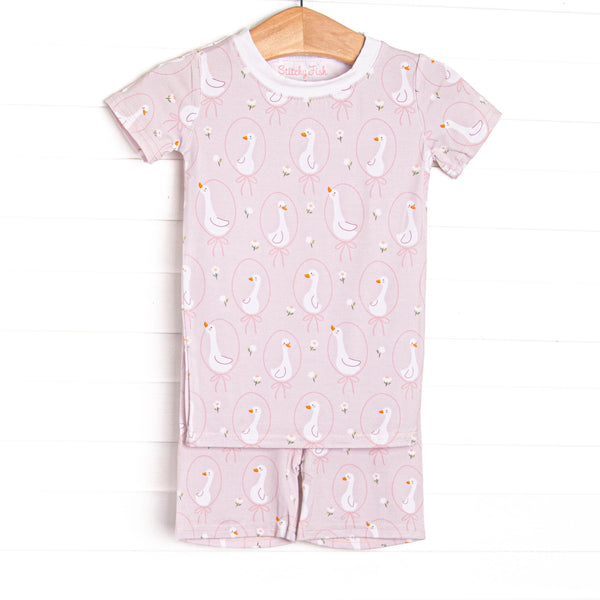 This set&nbsp;is made of the extremely soft, stretchy bamboo viscose fabric that feels like butter and features a goose print.