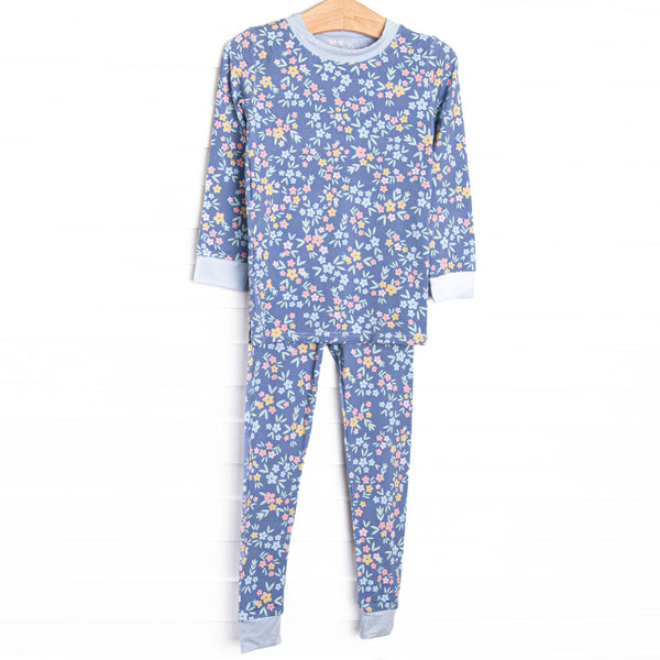 This set&nbsp;is made of the extremely soft, stretchy bamboo viscose fabric that feels like butter and features a floral print.