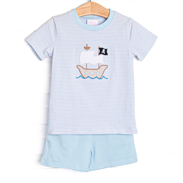 This set&nbsp; features a blue striped short sleeve top with a pirate applique. Coordinating blue shorts to match.