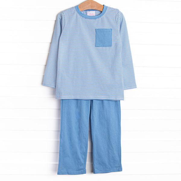  The set&nbsp;features soft knit material, a front pocket, and coordinating blue striped pants. 