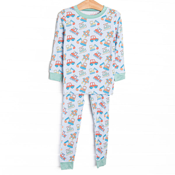 This set&nbsp;is made of the extremely soft, stretchy bamboo viscose fabric that feels like butter and features a transportation print.