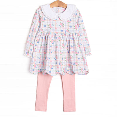  This set features a pastel gingham fabric with pink florals, long sleeves, and a white eyelet lace trimmed Peter Pan collar. Coordinating pink leggings to match. 