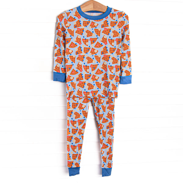 This set is made of the extremely soft, stretchy bamboo viscose fabric that feels like butter and features a waffles and fruits print