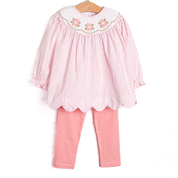 This set features a pink floral printed fabric, long sleeves, a floral smocking plate, and scallop edges. Coordinating leggings to match.