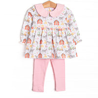  The set features a barnyard print, a pink peter pan collar, and coordinating pink leggings to match. 