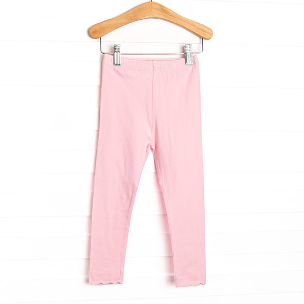  Featured here in pink knit and scalloped edges for your little one's wardrobe. 