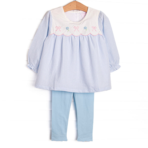 This set features a blue gingham top with a bib collar and bows and flowers appliques. Coordinating blue leggings to match.