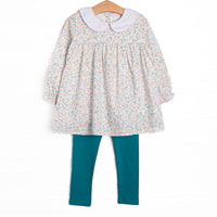This set features a dainty floral print, a peter pan collar with picot trim, and blue leggings to match.