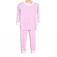 This set&nbsp;is made of the extremely soft, stretchy bamboo viscose fabric that feels like butter and features a pink bow print.