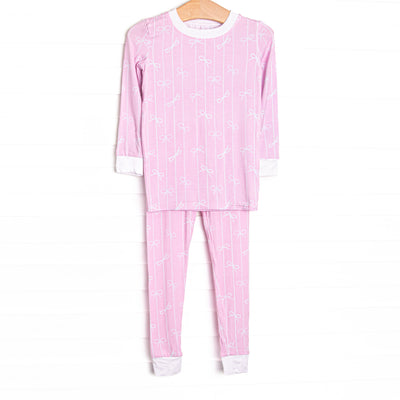 This set&nbsp;is made of the extremely soft, stretchy bamboo viscose fabric that feels like butter and features a pink bow print.