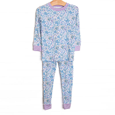 This set is made of the extremely soft, stretchy bamboo viscose fabric that feels like butter and features a blue floral print