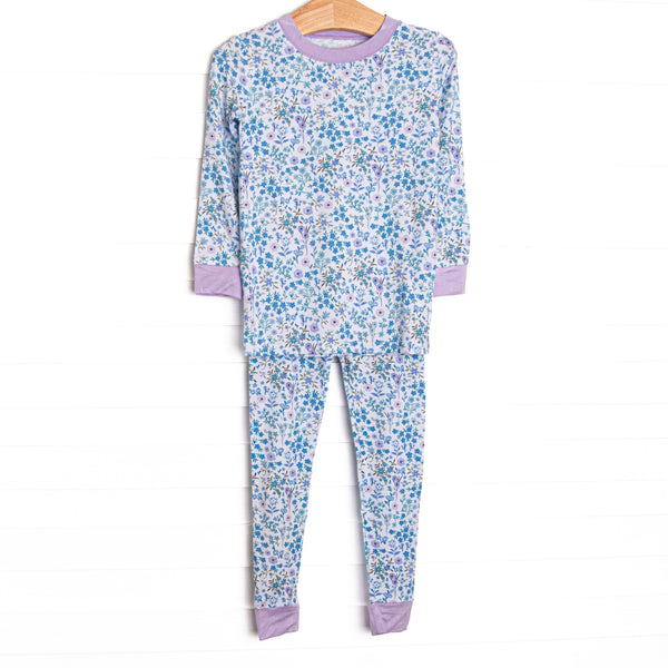 This set is made of the extremely soft, stretchy bamboo viscose fabric that feels like butter and features a blue floral print