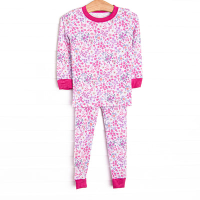  This set is made of the extremely soft, stretchy bamboo viscose fabric that feels like butter and features a pink floral print. 