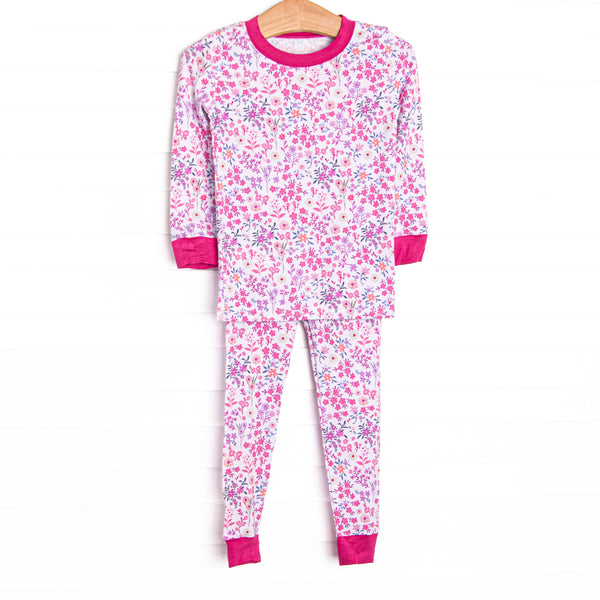  This set is made of the extremely soft, stretchy bamboo viscose fabric that feels like butter and features a pink floral print. 
