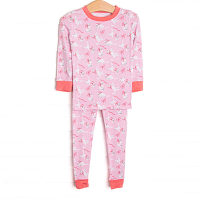  This set is made of the extremely soft, stretchy bamboo viscose fabric that feels like butter and features a kitten print. 