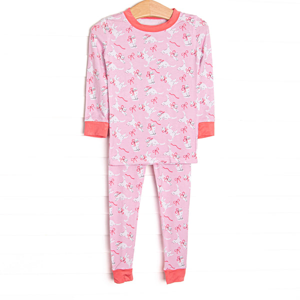  This set is made of the extremely soft, stretchy bamboo viscose fabric that feels like butter and features a kitten print. 