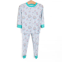 This set&nbsp;is made of the extremely soft, stretchy bamboo viscose fabric that feels like butter and features a mint floral print.