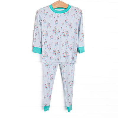 This set&nbsp;is made of the extremely soft, stretchy bamboo viscose fabric that feels like butter and features a mint floral print.