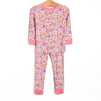  This set&nbsp;is made of the extremely soft, stretchy bamboo viscose fabric that feels like butter and features a pink floral and butterfly print. 