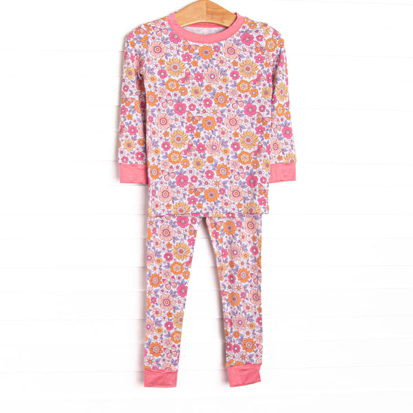  This set&nbsp;is made of the extremely soft, stretchy bamboo viscose fabric that feels like butter and features a pink floral and butterfly print. 