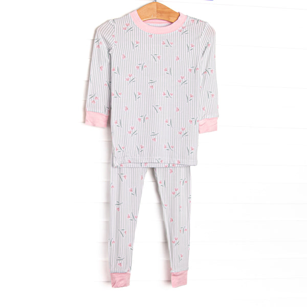  This set&nbsp;is made of the extremely soft, stretchy bamboo viscose fabric that feels like butter and features a green striped floral print. 