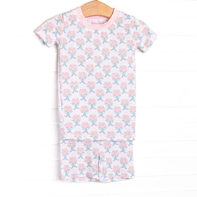 This set&nbsp;is made of the extremely soft, stretchy bamboo viscose fabric that feels like butter and features a pink rose print.