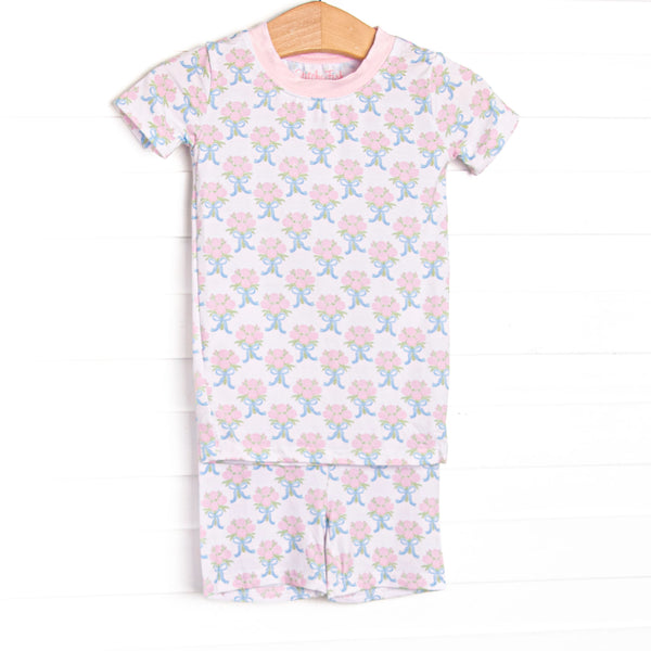 This set&nbsp;is made of the extremely soft, stretchy bamboo viscose fabric that feels like butter and features a pink rose print.