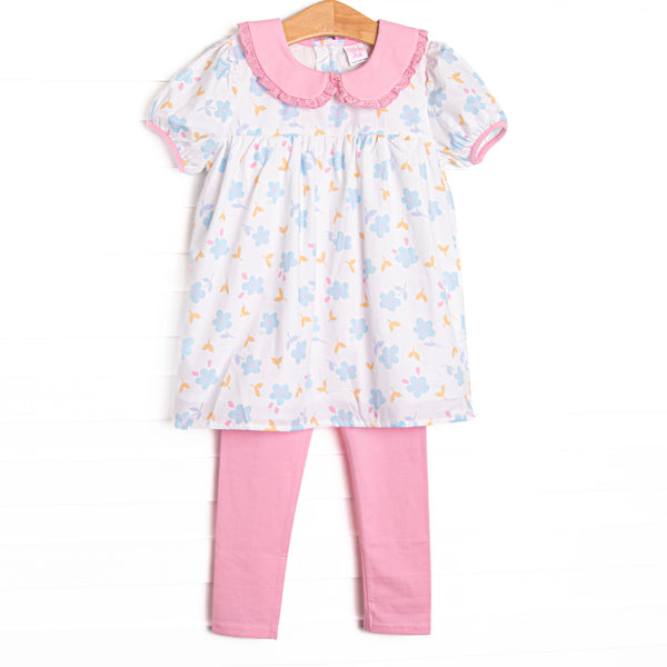This set features a blue floral print, a pink eyelet lace trimmed collar, and short puff sleeves. Coordinating pink leggings to match.