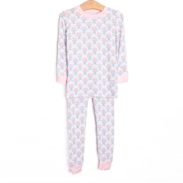 This set&nbsp;is made of the extremely soft, stretchy bamboo viscose fabric that feels like butter and features a pink rose print.