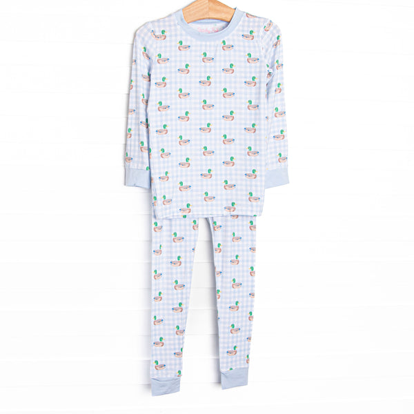 This set features&nbsp;extremely soft, stretchy bamboo viscose fabric that feels like butter and a blue duck print.