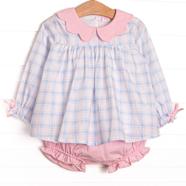  This set features a blue and pink plaid fabric, a pink scalloped collar, and pink sleeve ties. Coordinating pink diaper cover to match