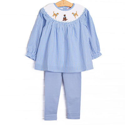 This set features blue gingham fabric, golden retriever trio smocking, and long sleeves. Coordinating blue leggings to match.