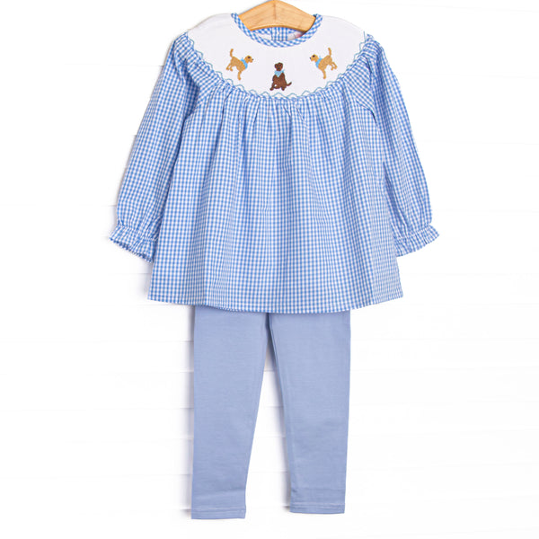 This set features blue gingham fabric, golden retriever trio smocking, and long sleeves. Coordinating blue leggings to match.