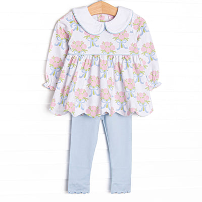 This set features white knit fabric, pink rose print, and a white Peter Pan collar. Coordinating blue leggings to match.