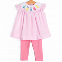 This set features a pink mini gingham print top with&nbsp;flutter sleeves and the prettiest dresses smocking. Coordinating pink leggings to match.