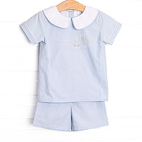 This set features short sleeves, a peter pan collar, and manager embroidery.