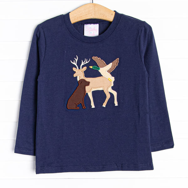 This top features long sleeves, the softest navy blue knit material, sand a deer, dog, and duck applique.