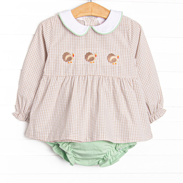  This set features tan gingham material, a turkey embroidered design, and a fun trimmed collar. 