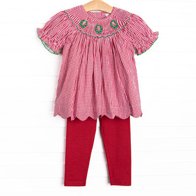  This set features a red gingham print, puff sleeves, and a trio of wreath smockings. Coordinating red leggings to match. 