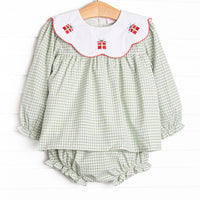 This set features sage gingham, a bib collar, and a trio of present embroidery.&nbsp;