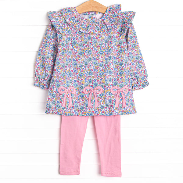This set features a purple floral print top with a ruffle collar and a trio of bows appliques. Coordinating pink leggings to match.