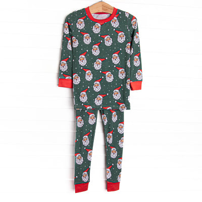 This set&nbsp;is made of the extremely soft, stretchy bamboo viscose fabric that feels like butter and features a Santa print. 