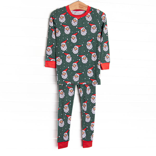 This set&nbsp;is made of the extremely soft, stretchy bamboo viscose fabric that feels like butter and features a Santa print. 