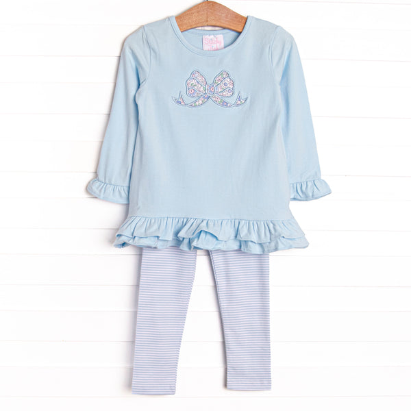 This set features a blue ruffle top with a blue bow applique and blue striped leggings to match.