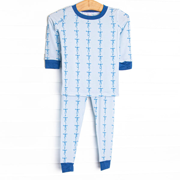 This set features&nbsp;extremely soft, stretchy bamboo viscose fabric that feels like butter and a blue bow print.