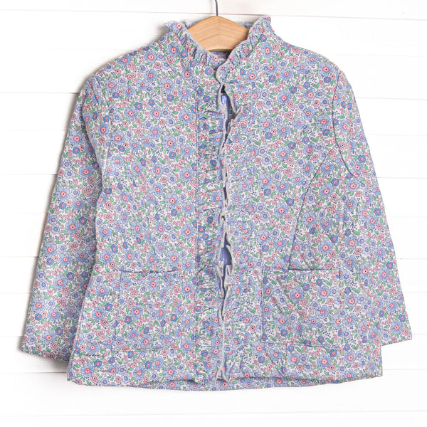  Quilted details, a full-length zipper for easy use and front pockets to keep little hands warm. 