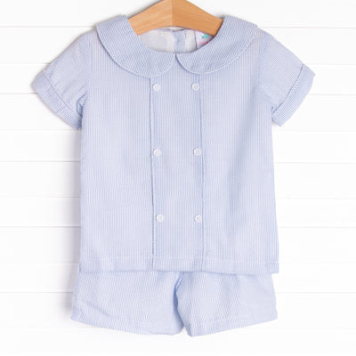  This set&nbsp;features a short sleeve top with a&nbsp;peter pan collar&nbsp;collar, and front button details.&nbsp;Matching blue seersucker print shorts to complete the set. 