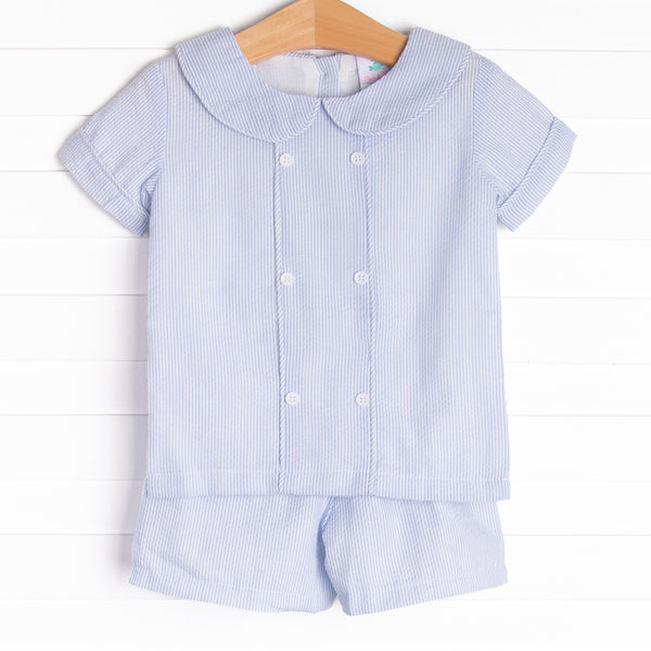  This set&nbsp;features a short sleeve top with a&nbsp;peter pan collar&nbsp;collar, and front button details.&nbsp;Matching blue seersucker print shorts to complete the set. 